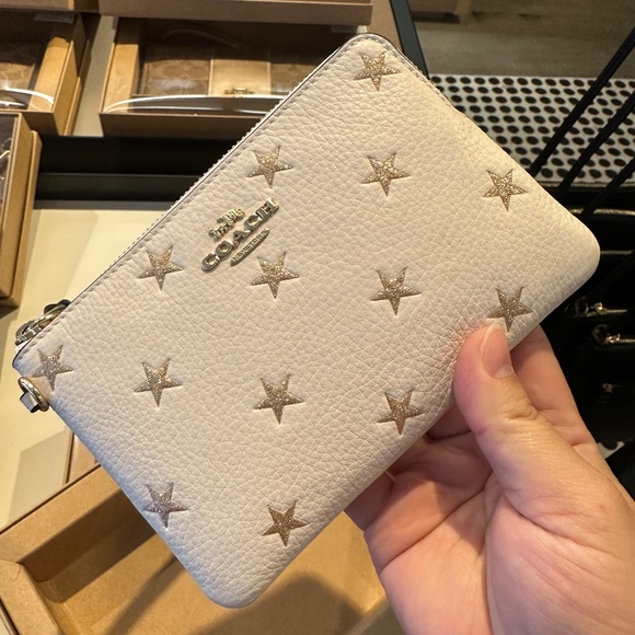 NWT! Coach CX174 Boxed Corner Zip Wristlet Gift Set With Star Print And Charms - Picture 4 of 9